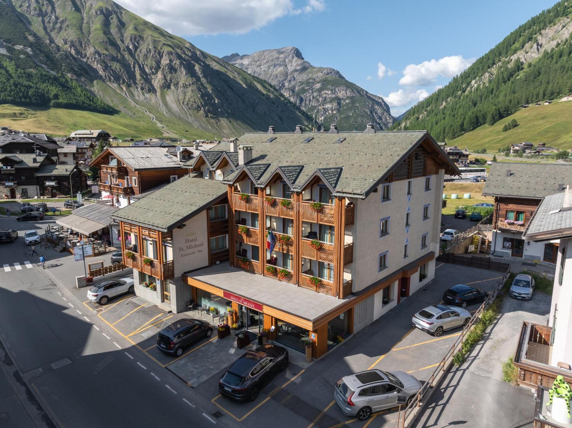 Hotel St. Michael Ливиньо Екстериор снимка