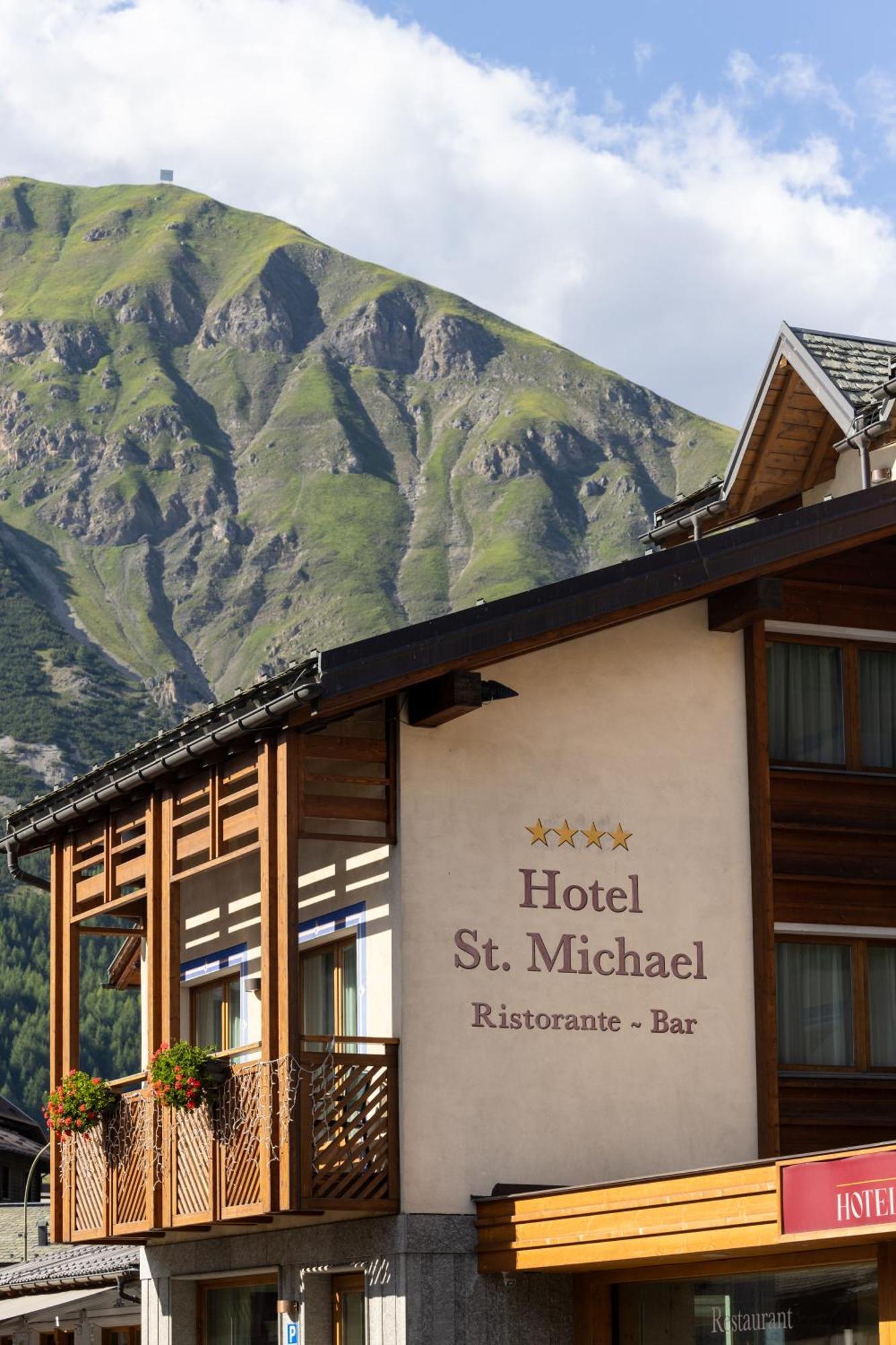 Hotel St. Michael Ливиньо Екстериор снимка
